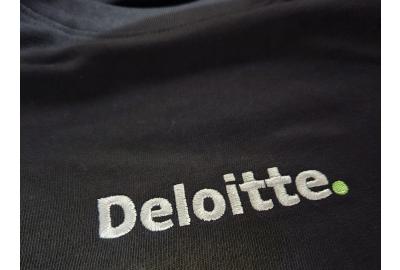 Bestickung und Direktsiebdruck Deloitte