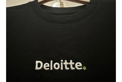 Bestickung Deloitte